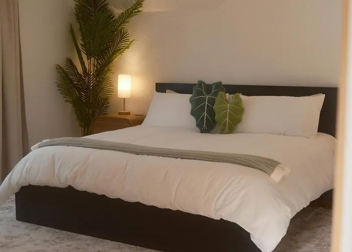 Modern Character Downtown Holiday home