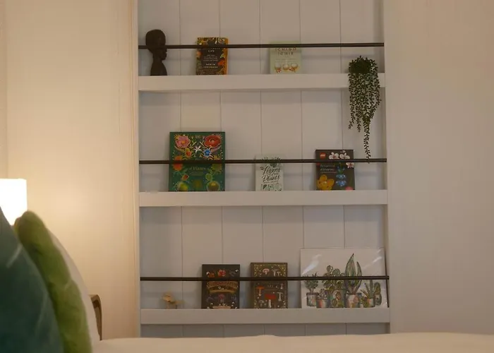 Modern Character Downtown Holiday home