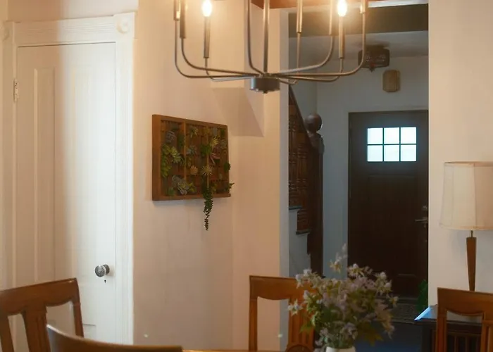 Modern Character Downtown Holiday home *